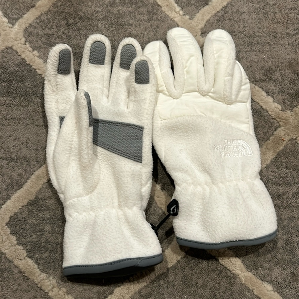 Women’s North Face Gloves